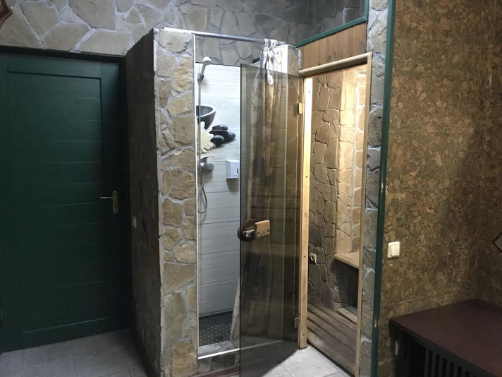 Сауна Лісова відгуки, лазня/сауна Київ Деснянський район вул. Братиславська, 14-Б, фото, адреса з картою проїзду.