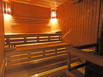 Сауна, лазня Сауни готельного комплексу «Червона Калина» на Дніпрі, Київ відгуки, фото, адреса - laznya.kiev.ua Сауни готельного комплексу «Червона Калина» на Дніпрі відгуки, лазня/сауна Київ Деснянський район Проспект Романа Шухевича 7, Парк Муромець (Північний міст), фото, адреса з картою проїзду.