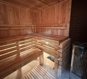 Дом с баней, бассейном, бильярдом «GOLDEN GATE» відгуки, лазня/сауна Новоселки  район ул. Оринина гора, 4а, Новоселки, Киевская область, фото, адреса з картою проїзду.