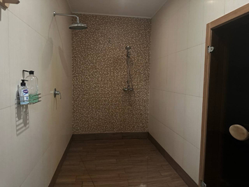 Дом с баней, бассейном, бильярдом «GOLDEN GATE» відгуки, лазня/сауна Новоселки  район ул. Оринина гора, 4а, Новоселки, Киевская область, фото, адреса з картою проїзду.