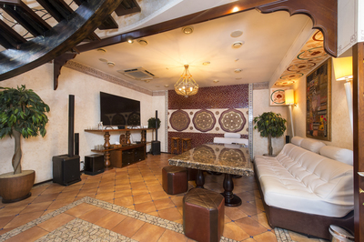 Банно-развлекательный комплекс с профессиональным караоке Travel Club №1 в Киеве відгуки, лазня/сауна Киев Днепровский район просп. Соборности, 15, фото, адреса з картою проїзду.