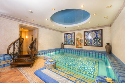 Банно-развлекательный комплекс с профессиональным караоке Travel Club №1 в Киеве відгуки, лазня/сауна Киев Днепровский район просп. Соборности, 15, фото, адреса з картою проїзду.