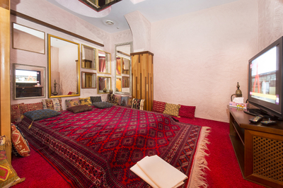 Банно-развлекательный комплекс с профессиональным караоке Travel Club №1 в Киеве відгуки, лазня/сауна Киев Днепровский район просп. Соборности, 15, фото, адреса з картою проїзду.