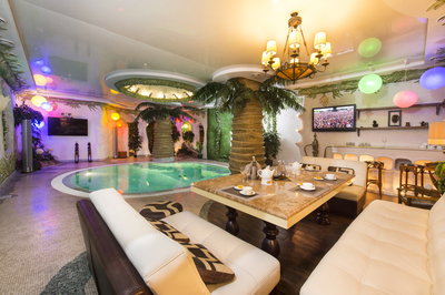 Банно-развлекательный комплекс с профессиональным караоке Travel Club №1 в Киеве відгуки, лазня/сауна Киев Днепровский район просп. Соборности, 15, фото, адреса з картою проїзду.