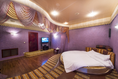 Банно-развлекательный комплекс с профессиональным караоке Travel Club №1 в Киеве відгуки, лазня/сауна Киев Днепровский район просп. Соборности, 15, фото, адреса з картою проїзду.